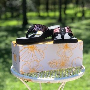 Mellow Mat Yellowbox Nabilah Pink flip flops NWT